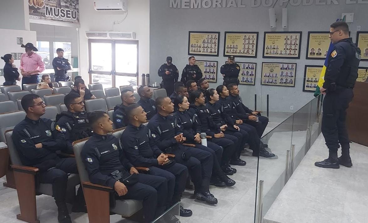 Cerimônia de posse de 17 novos policiais militares do 15º Comando Regional é realizada na Câmara Municipal