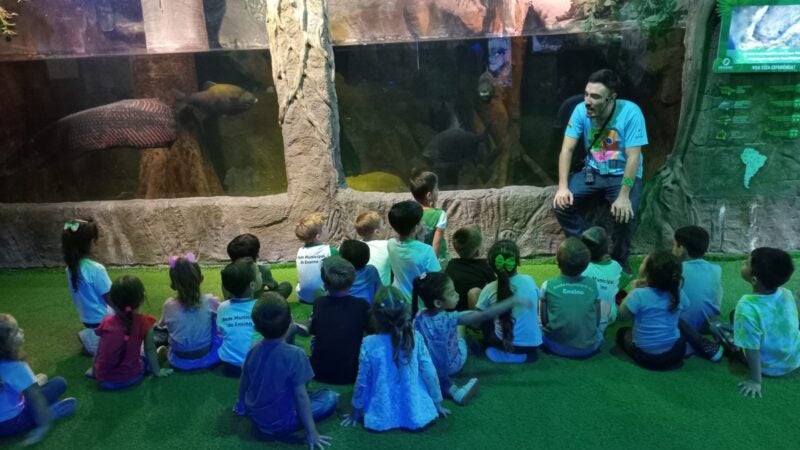 Oceanic Aquarium recebe 15 mil estudantes em projeto de educação ambiental em 2025