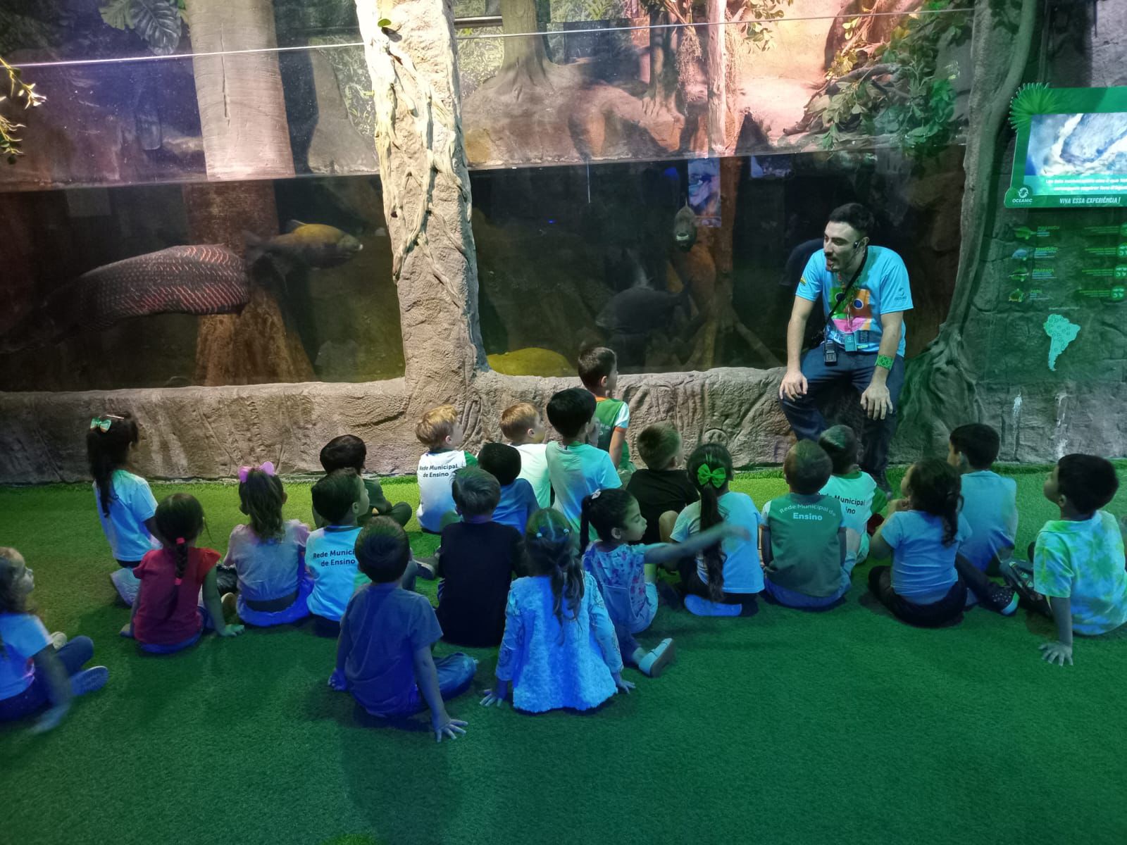 Oceanic Aquarium recebe 15 mil estudantes em projeto de educação ambiental em 2025