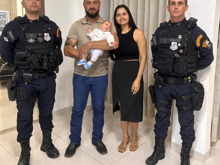 POLICIAIS MILITARES RECEBEM MOÇÃO DE APLAUSOS POR SALVAR VIDA DE BEBÊ EM MARCELANDIA
