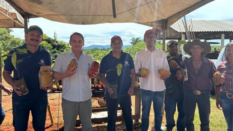 Wilson Santos prestigia evento e defende cacau como alternativa de renda na Baixada Cuiabana