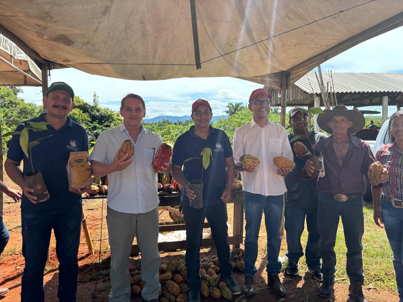 Wilson Santos prestigia evento e defende cacau como alternativa de renda na Baixada Cuiabana
