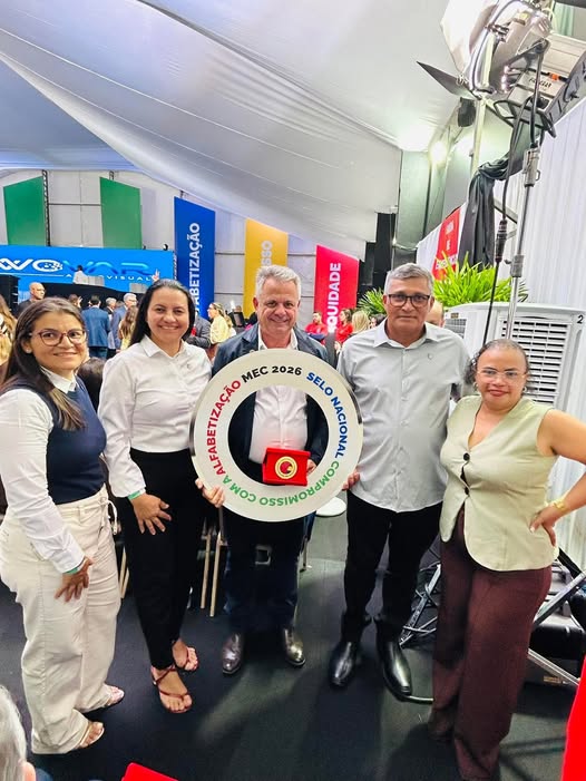 Novo Mundo foi agraciado com o Selo Nacional Compromisso com a Educação