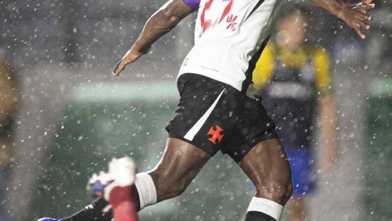 Vasco vence o Palmeiras e conquista primeira vitória no Brasileirão