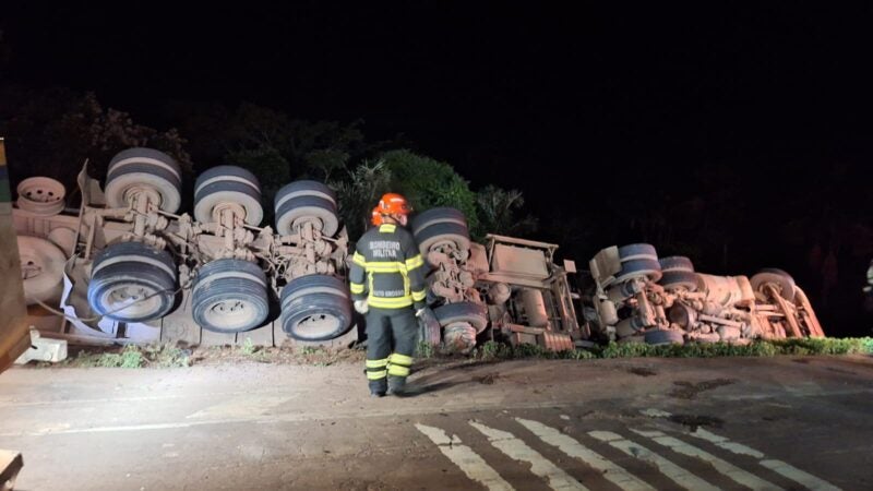 Bombeiro de Guarantã do Norte atende ocorrência de acidente com carreta na Serra do Cachimbo
