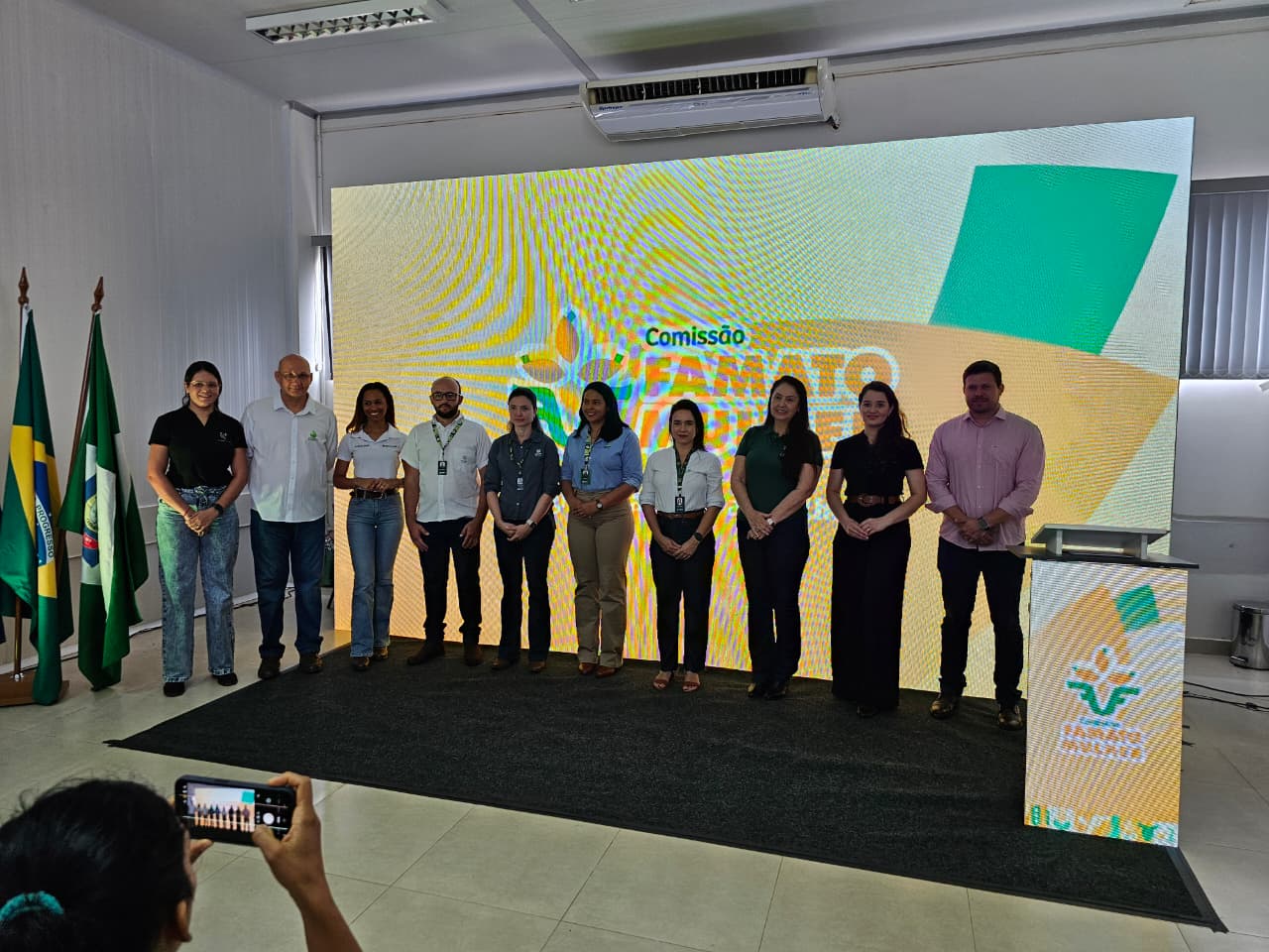 Mulheres ganham espaço na operação de máquinas agrícolas, em Sorriso 