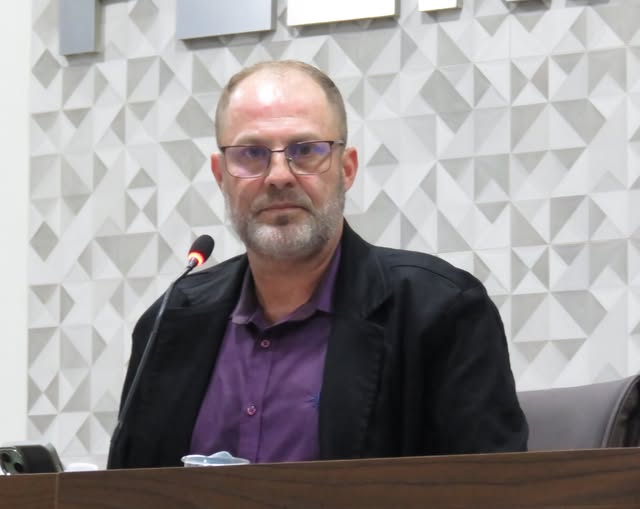 Vereadores apresentam indicação para revitalização urgente de parquinhos públicos em Guarantã do Norte