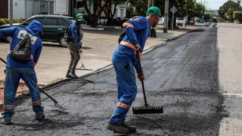 Governo de MT investe R$ 1,8 bilhão em melhoria de mais de 4 mil km de asfalto dentro das cidades