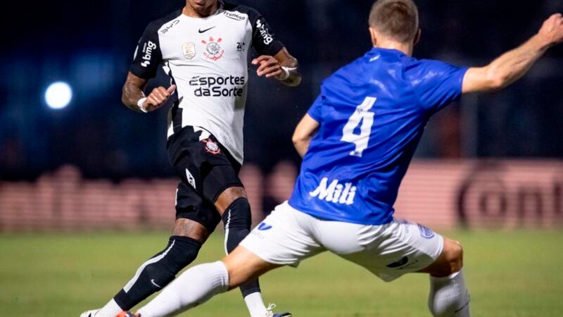 Corinthians vence o Barra e abre vantagem na Copa do Brasil
