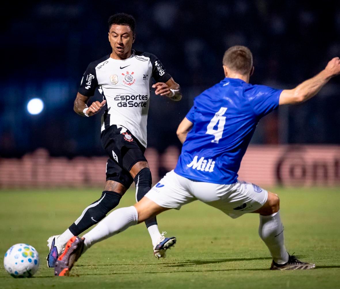Corinthians vence o Barra e abre vantagem na Copa do Brasil