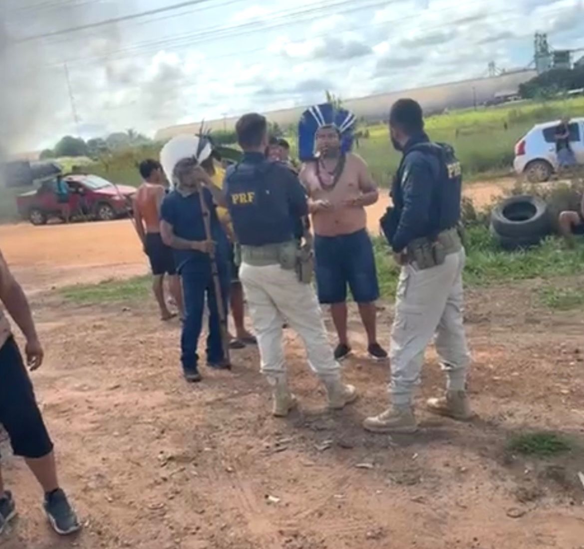 Indígenas protestam às margens da BR-163 e ameaçam trancar rodovia entre Matupá e Peixoto