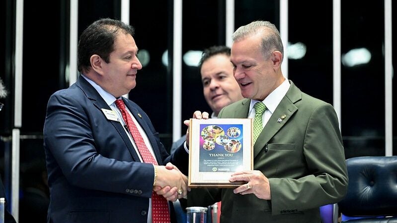 FAGUNDES HOMENAGEIA WADY LACERDA EM SESSÃO DO LIONS CLUB NO SENADO E PEDE APOIO À CAUSA DO PANTANAL