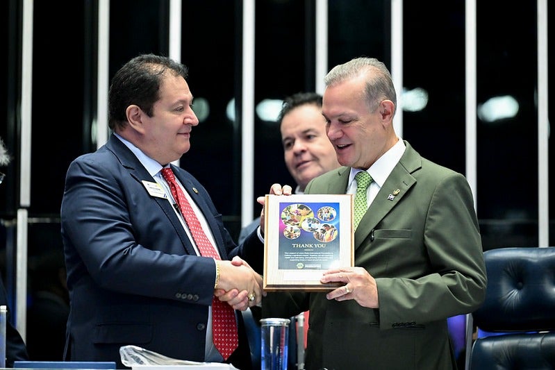 FAGUNDES HOMENAGEIA WADY LACERDA EM SESSÃO DO LIONS CLUB NO SENADO E PEDE APOIO À CAUSA DO PANTANAL