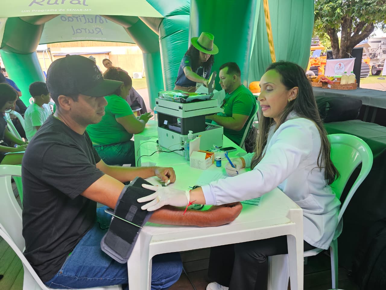 Mutirão Rural do Senar MT realiza mais de 500 atendimentos durante a Norte Show em Sinop