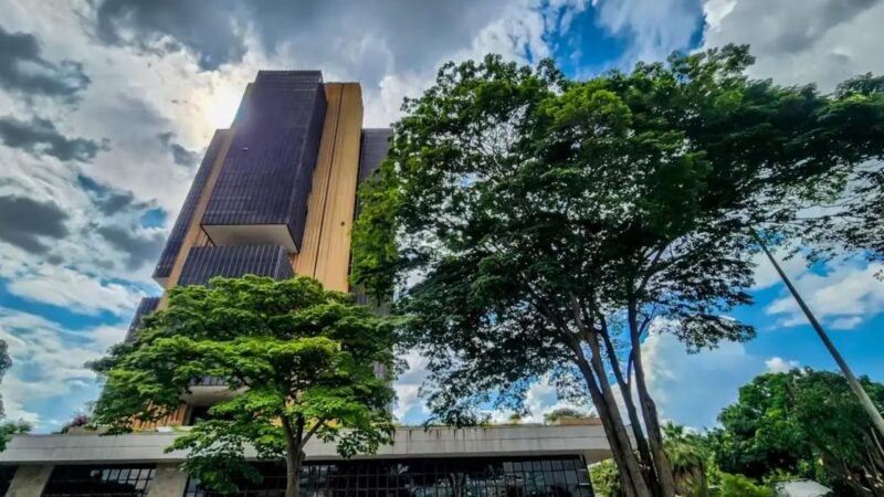 Mercado eleva previsão da inflação para 5,04% este ano