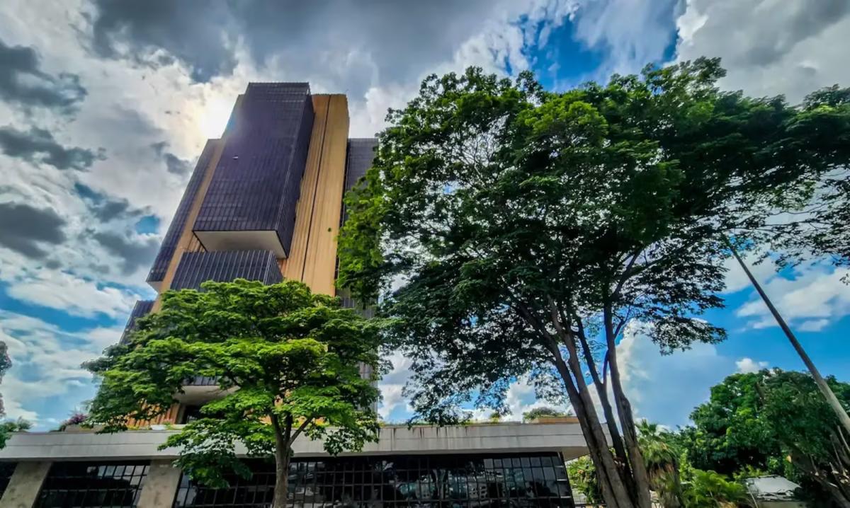 Mercado eleva previsão da inflação para 5,04% este ano
