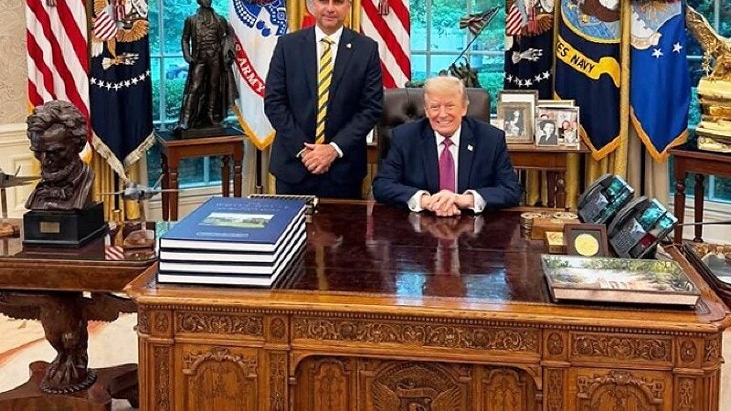 Trump recebe Flávio nos EUA. Foto será usada na pré-campanha