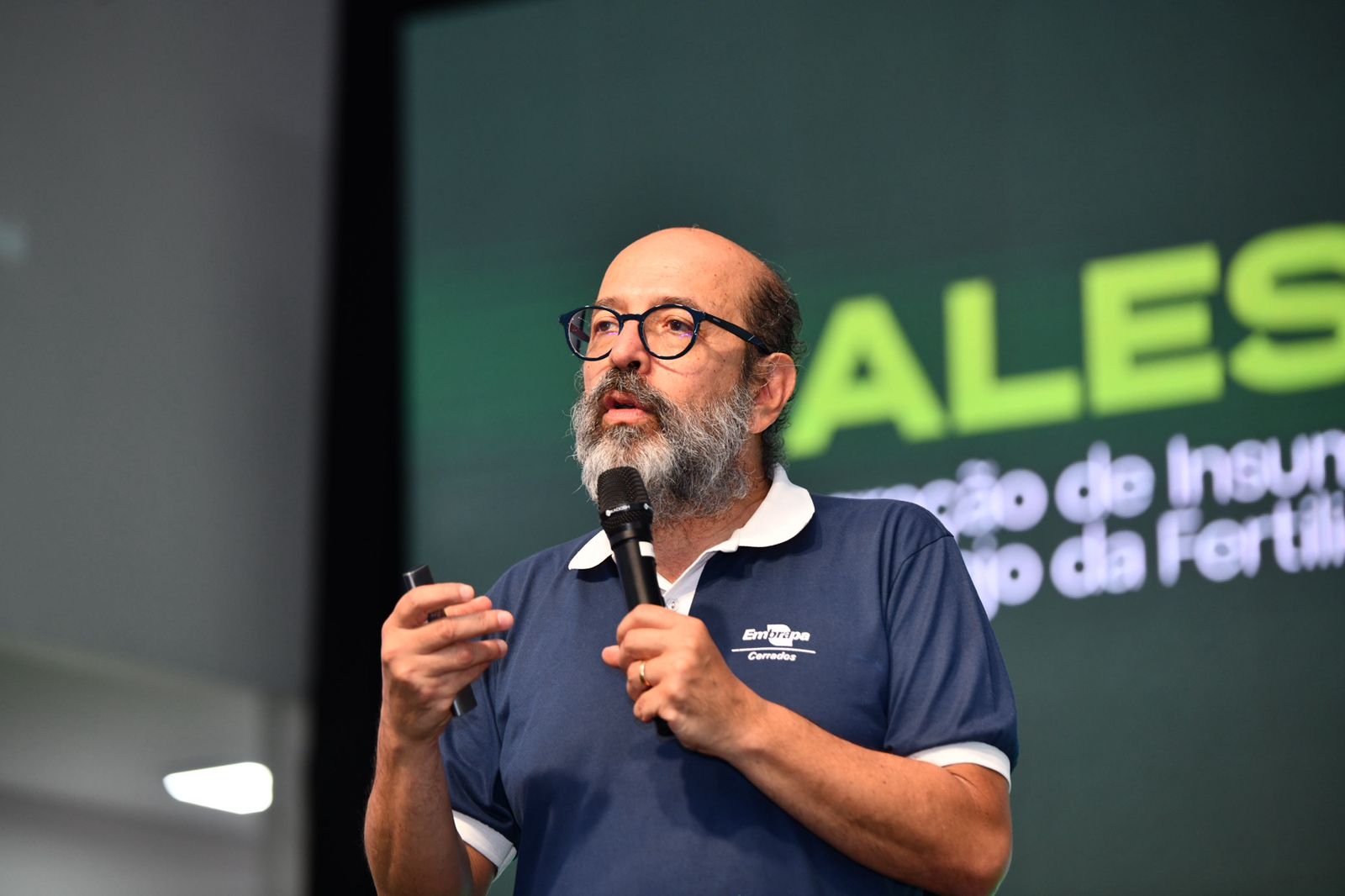 Pesquisador da Embrapa apresenta alternativa para reduzir custos e melhorar fertilidade do solo com uso de insumos regionais