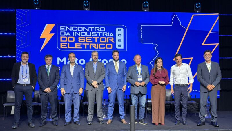 Fagundes defende expansão energética e industrialização durante encontro do setor elétrico em Cuiabá