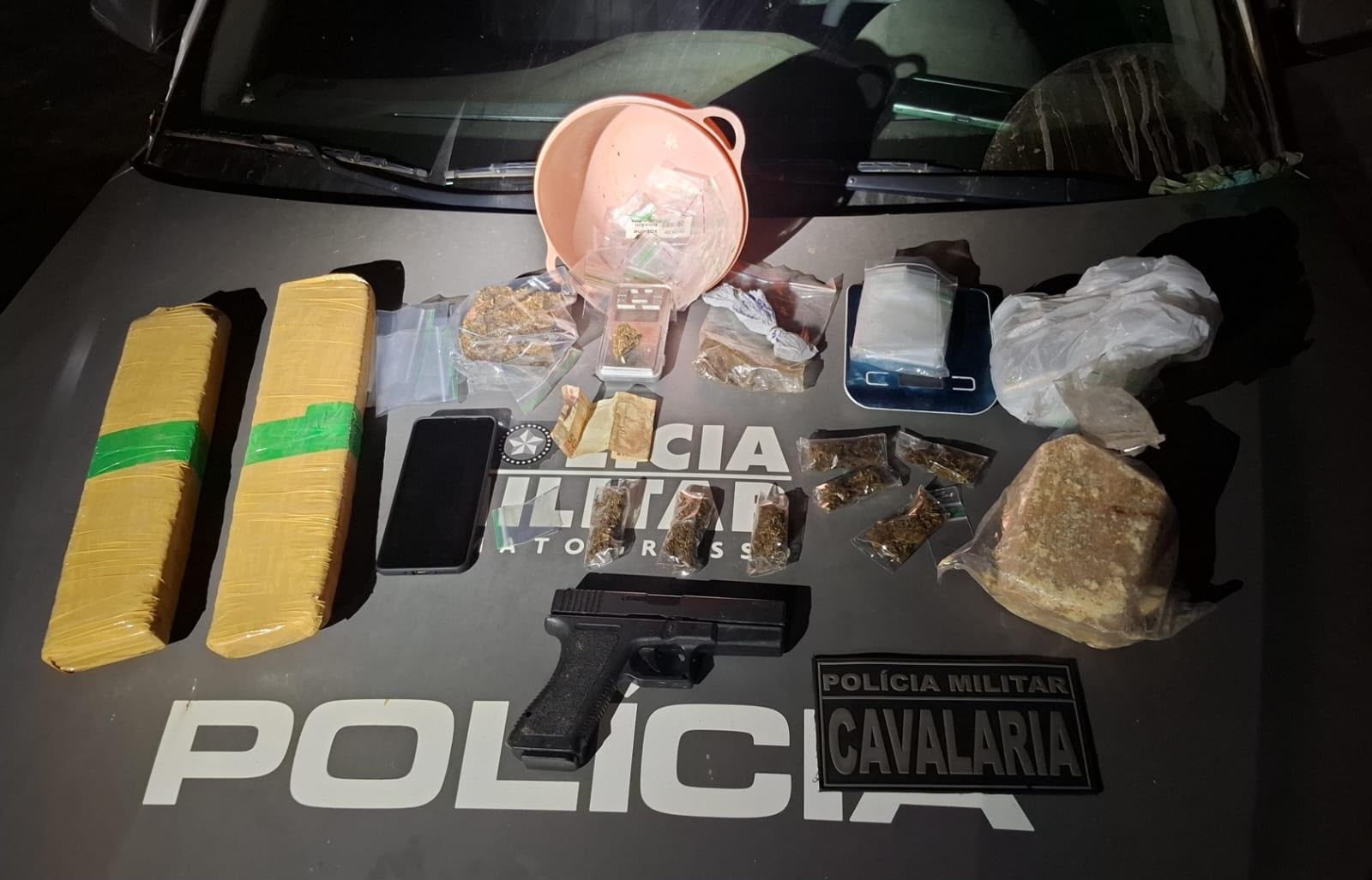 Policias da Cavalaria da PM prendem indivíduos e drogas em Peixoto de Azevedo