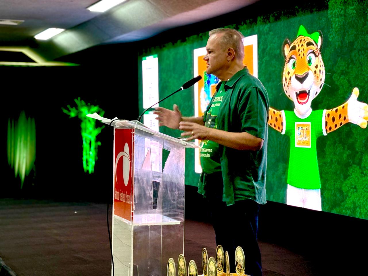 Durante a FIT Pantanal, Wellington defende política permanente para idosos e recebe homenagem da ABCMI-MT