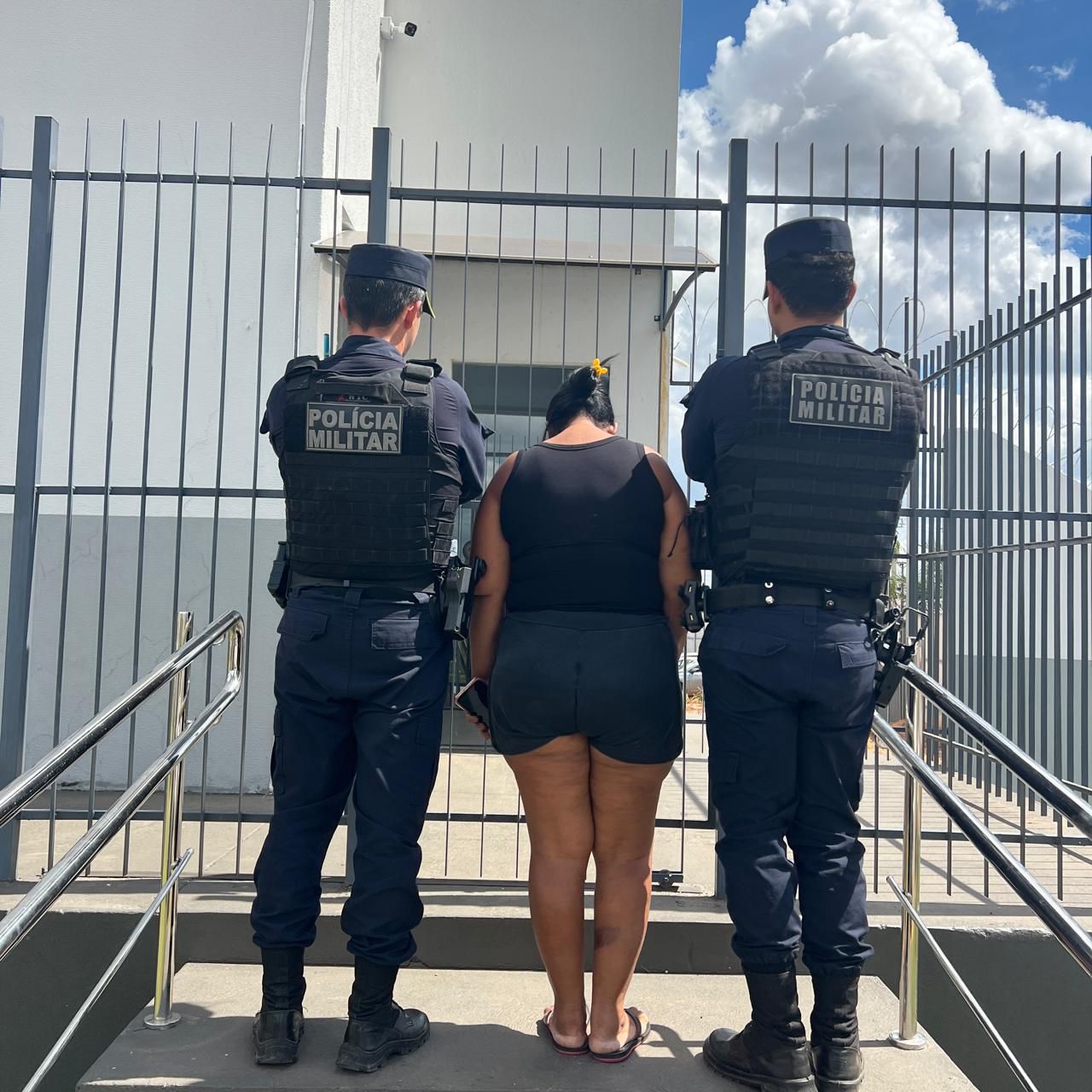 Foragida da Justiça pelos crimes de roubo e tráfico de drogas em Rondônia é presa pela Polícia Militar em Guarantã do Norte
