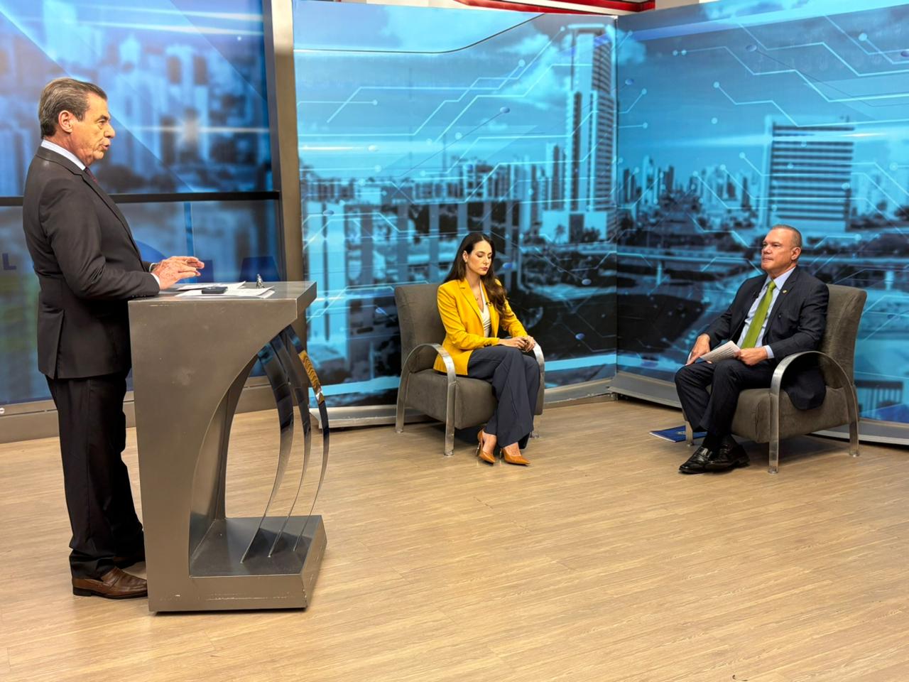 EM SABATINA NA TV VILA REAL, WELLINGTON DEFENDE GOVERNO VOLTADO ÀS PESSOAS E CRITICA PRIORIDADES DA ATUAL GESTÃO