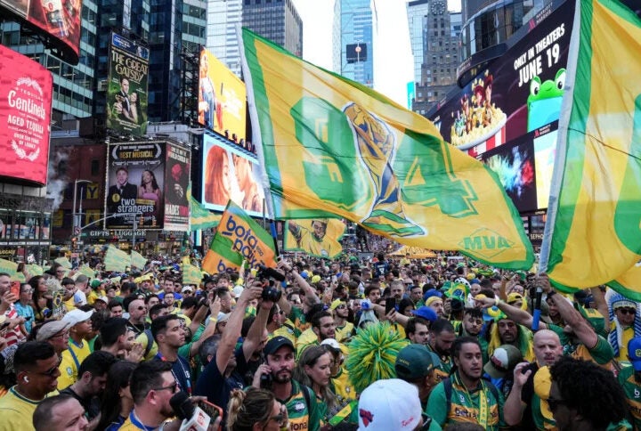 Rumor sobre brasileiros na Times Square levanta dúvida: quando um visto americano pode ser cancelado?