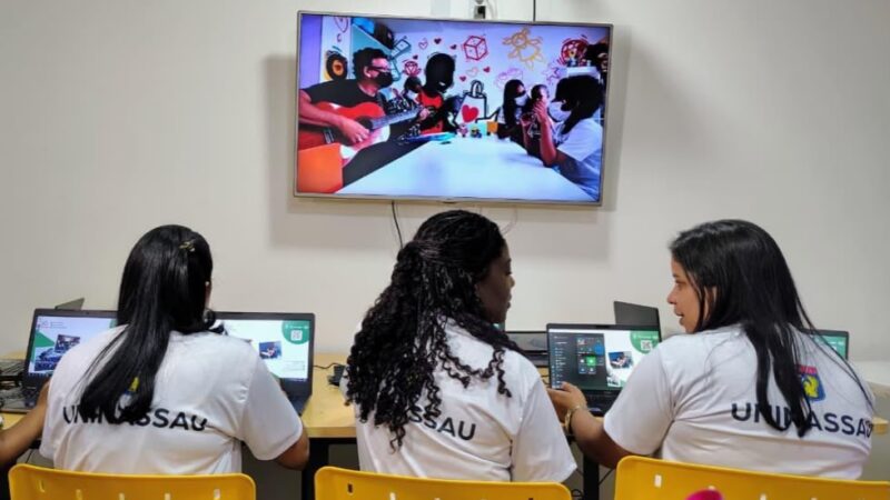 Iniciativa oferta 100 bolsas de graduação EaD gratuitas para pessoas com TEA e mães de crianças autistas