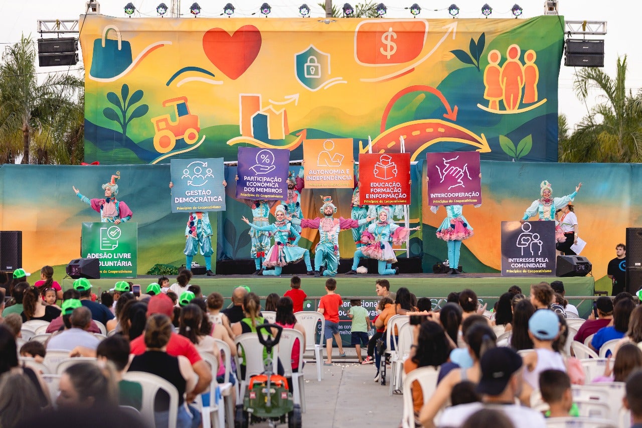 Guarantã do Norte recebe espetáculo gratuito “Na Linha do Coop – Terra de Muitas Mãos”
