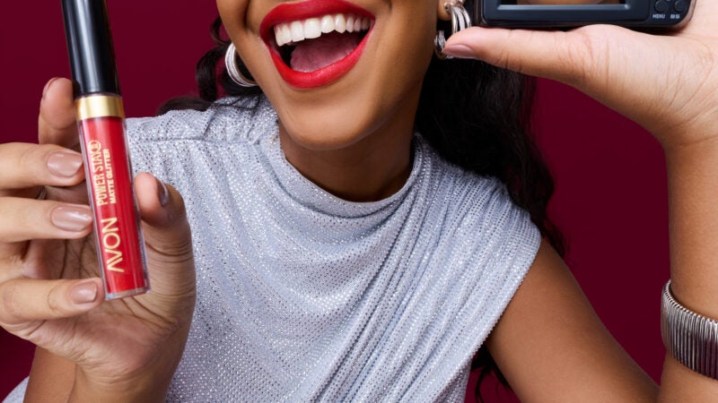 Avon traz lançamentos e se consolida como a marca de maior portfólio de maquiagem de longa duração