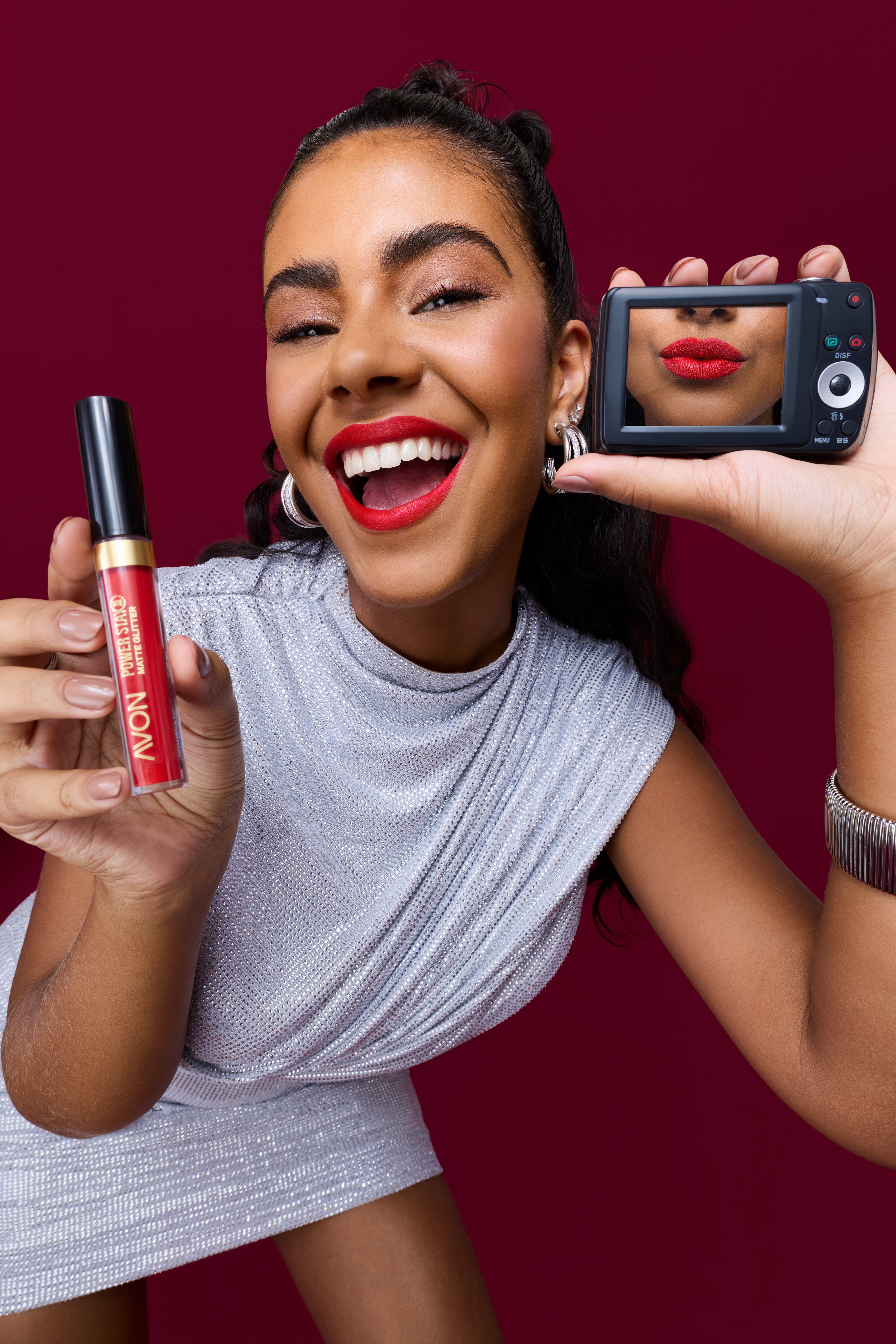 Avon traz lançamentos e se consolida como a marca de maior portfólio de maquiagem de longa duração