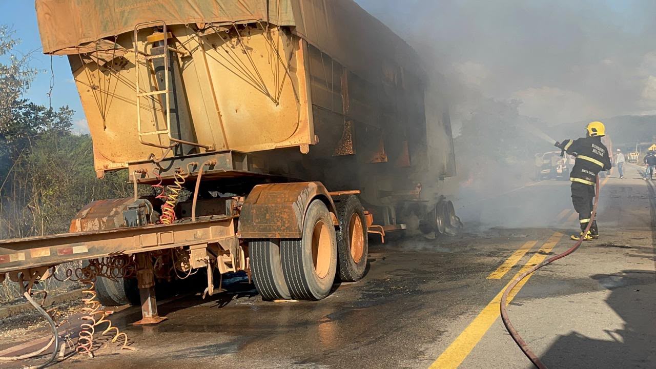 Bombeiro Militar de Matupá combate incêndio em carreta