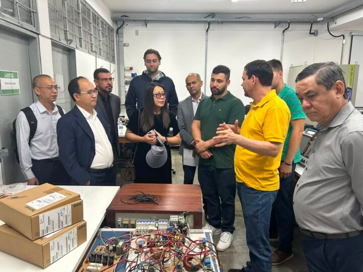 UFMT recebe primeiro sistema de armazenamento de energia da Navvion enquanto MT disputa fábrica bilionária de baterias