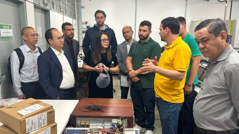 UFMT recebe primeiro sistema de armazenamento de energia da Navvion enquanto MT disputa fábrica bilionária de baterias
