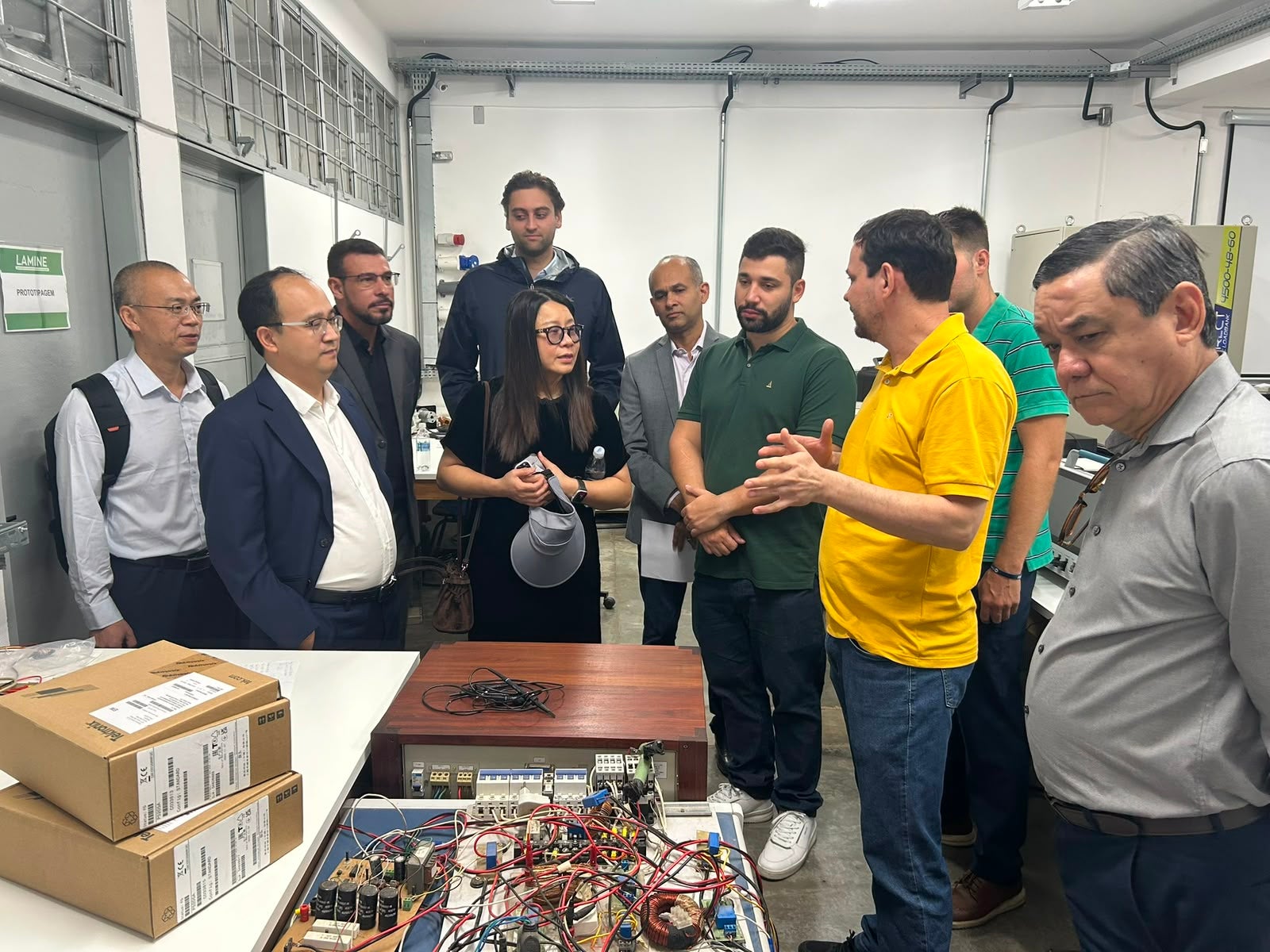 UFMT recebe primeiro sistema de armazenamento de energia da Navvion enquanto MT disputa fábrica bilionária de baterias
