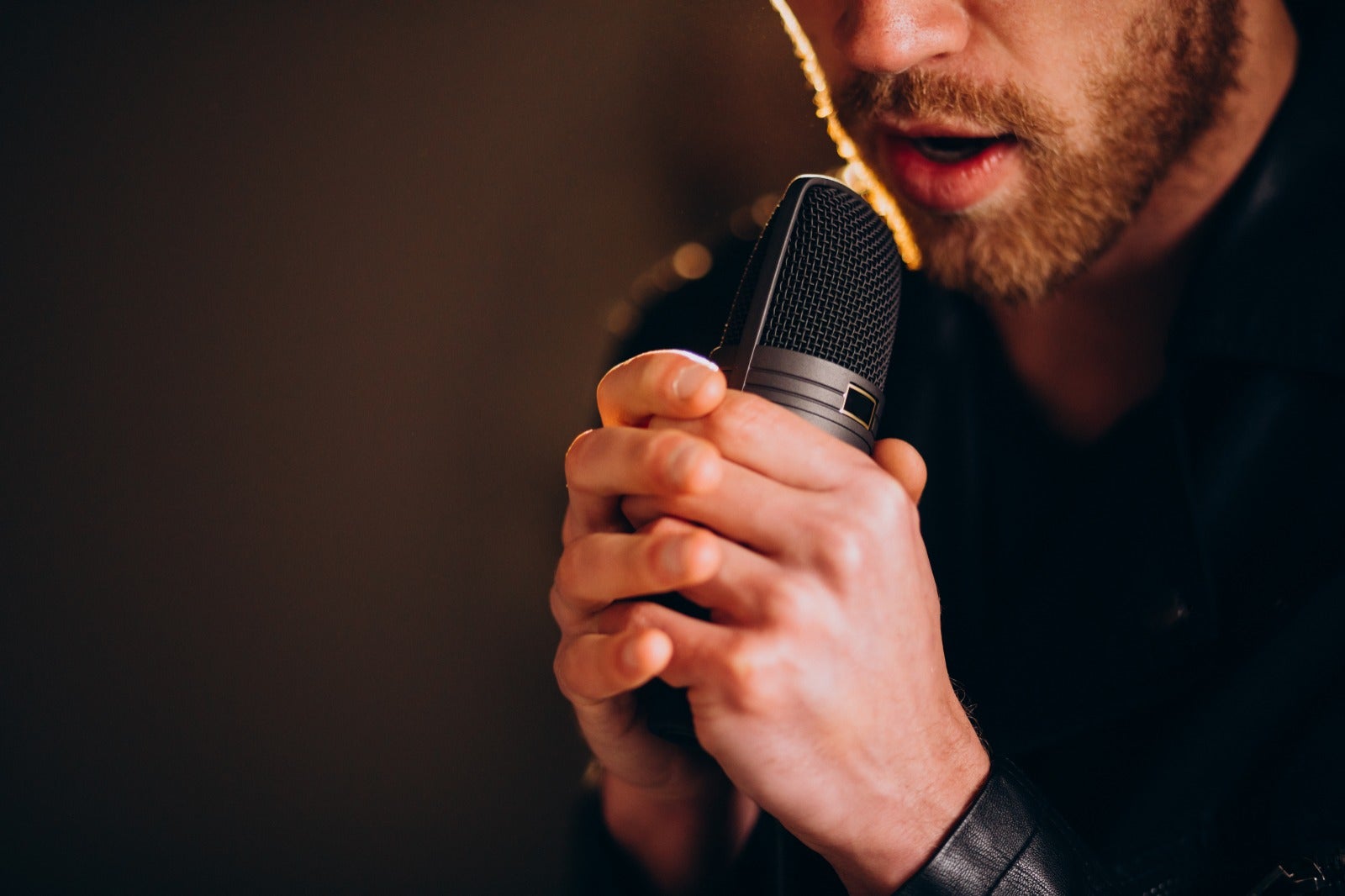 Como profissionais que utilizam a voz podem preservar a saúde vocal?