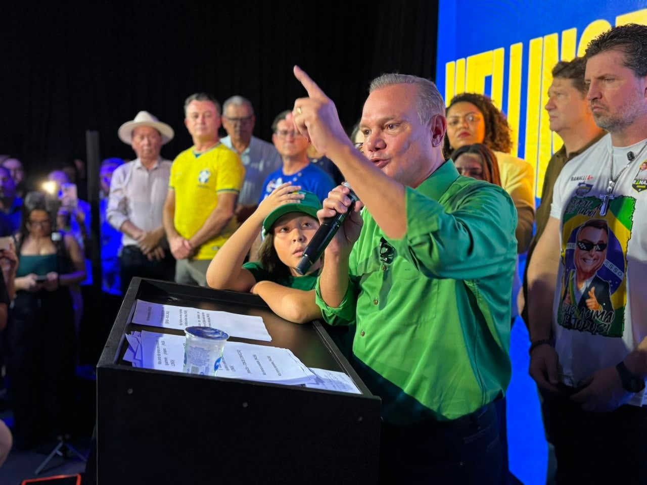 Pesquisa em Rondonópolis aponta Wellington Fagundes na liderança para o Governo e Flávio Bolsonaro à frente na disputa pela Presidência