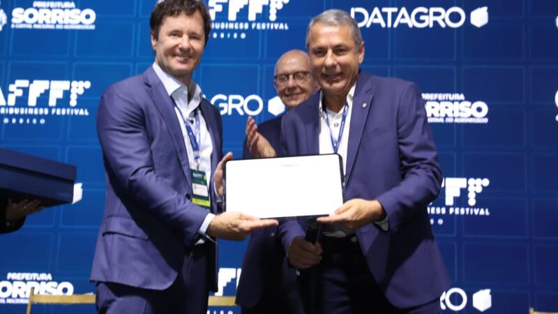 CEO da Nutribras Alimentos, Paulo Lucion, recebe homenagens na abertura do GAFFFF em Sorriso