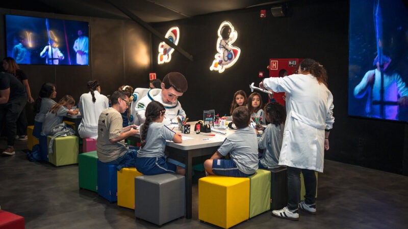 Museus, aquários e atrações interativas ganham espaço como extensão da sala de aula