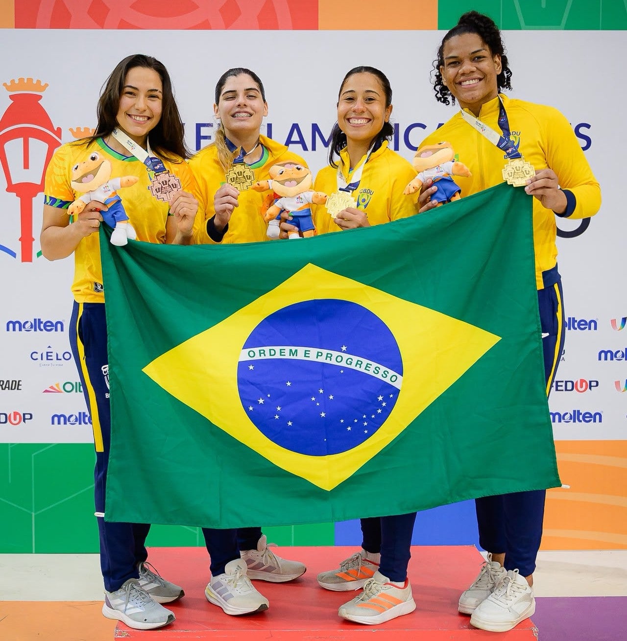 Estudantes da UNINASSAU conquistam medalhas de ouro no FISU AMERICA GAMES