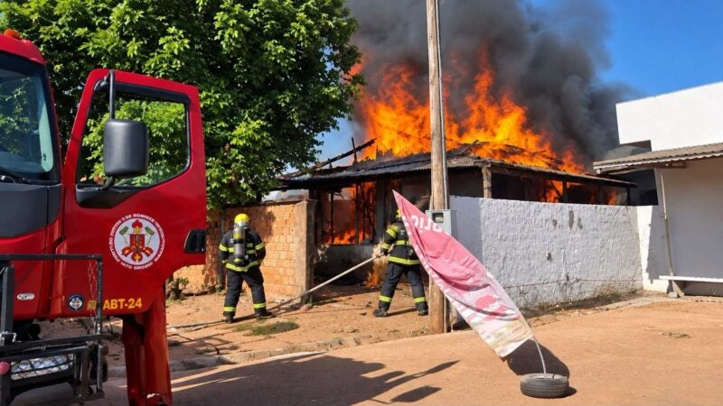 Em Guarantã do Norte casa foi consumida pelo fogo