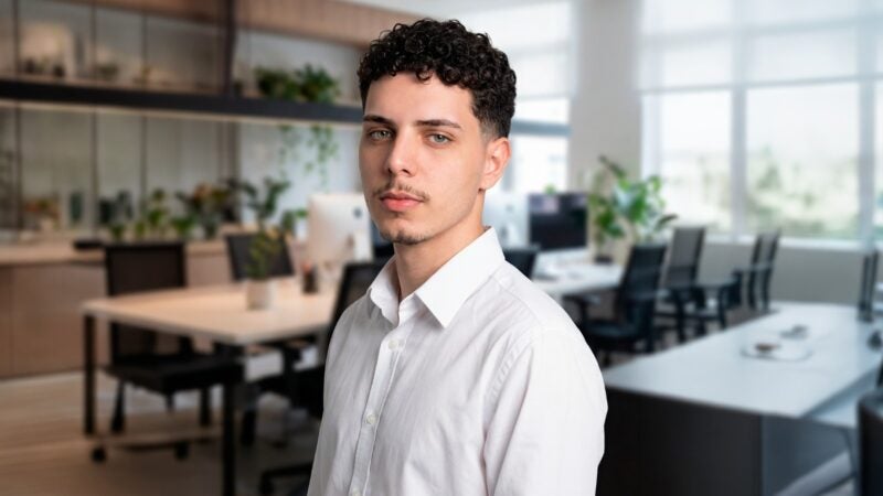 Enquanto muitos jovens buscam o primeiro emprego, empresário de 22 anos estreia no franchising