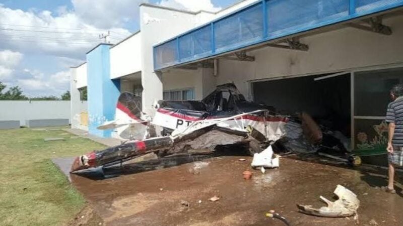 Avião agrícola cai sobre creche que atende 180 crianças no interior