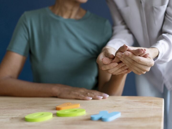Terapia ocupacional ajuda a manter a autonomia de pessoas idosas