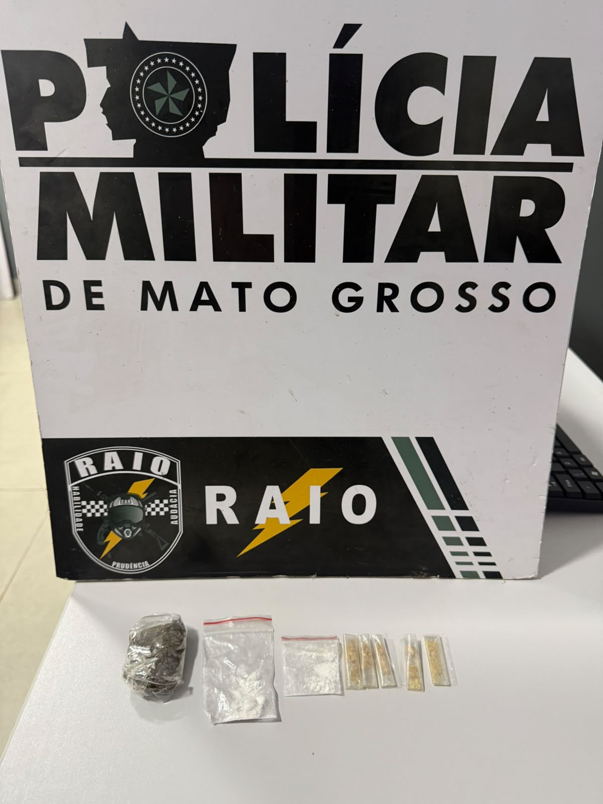 Policiamento da equipe RAIO, prende elemento com porções de drogas