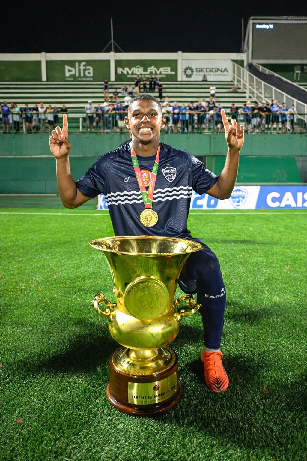Artilharia, título estadual e 65 jogos: Marcelinho encerra passagem pelo Barra