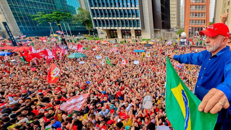 EM VIRADA ELEITORAL INÉDITA, LULA É REELEITO PRESIDENTE E GOVERNARÁ BRASIL PELA 4ª VEZ